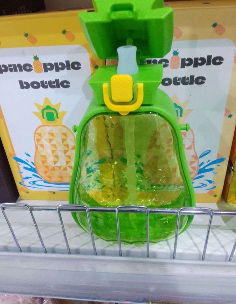 Pineapple-shaped water bottle_thumbnail_2